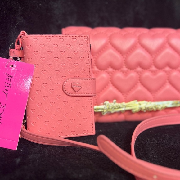 🩷BETSEY JOHNSON Heart Quilted Pink Crossbody & XOLEAH Key Chain Card Wallet🩷NWT - Picture 4 of 17